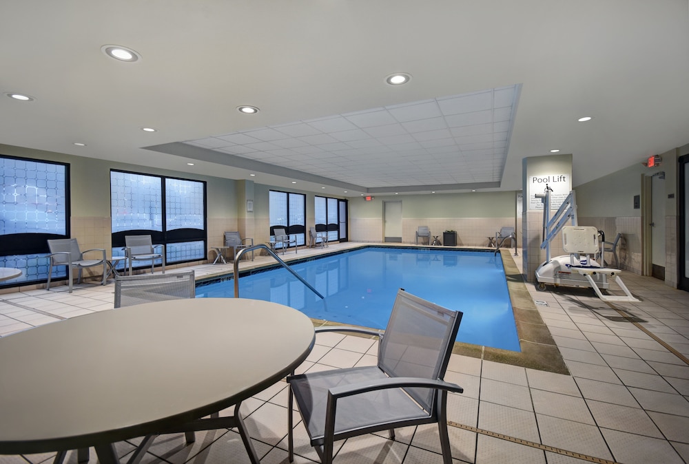 Holiday Inn Express and Suites Cincinnati Riverfront, an IHG Hotel 5/64
