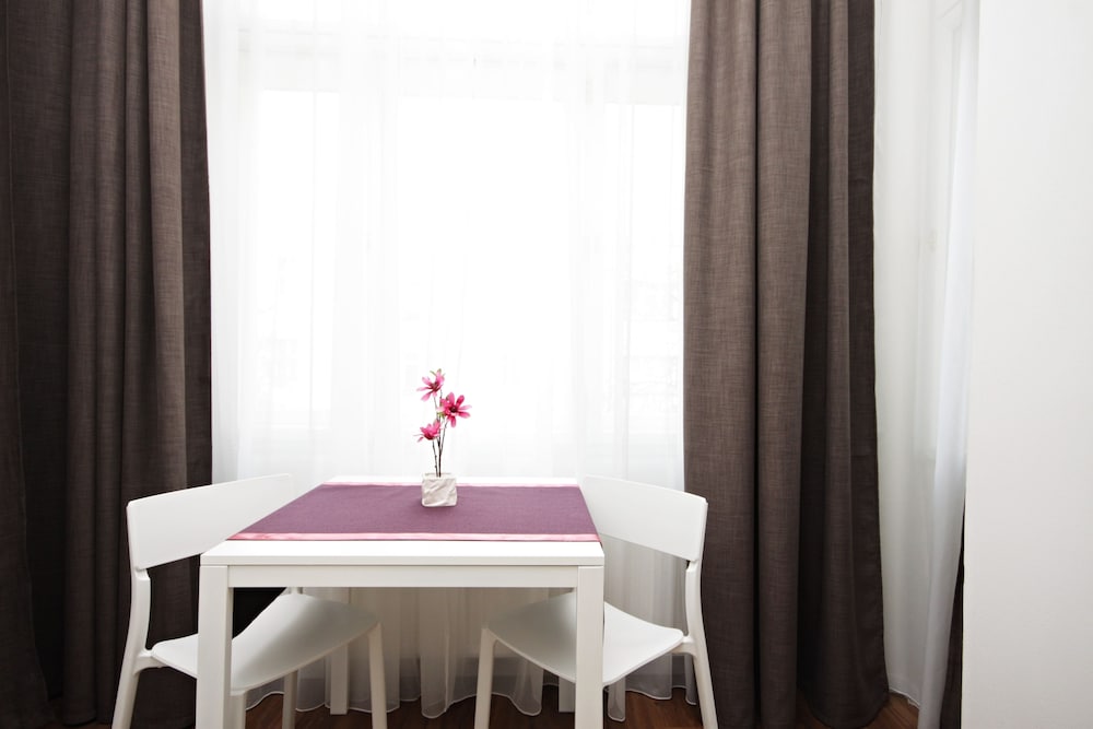 Elizabeth Suites 30/50