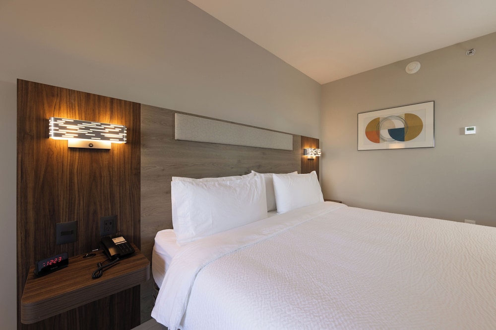 Suite, King Bed, Lagoon View, Accessible، Holiday Inn Express & Suites MAZATLAN 4/5