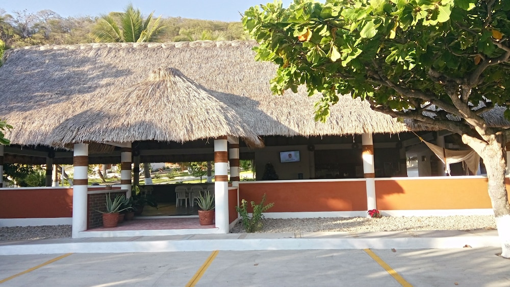 Hotel &amp; Club Campestre Altos Paraiso 24/50