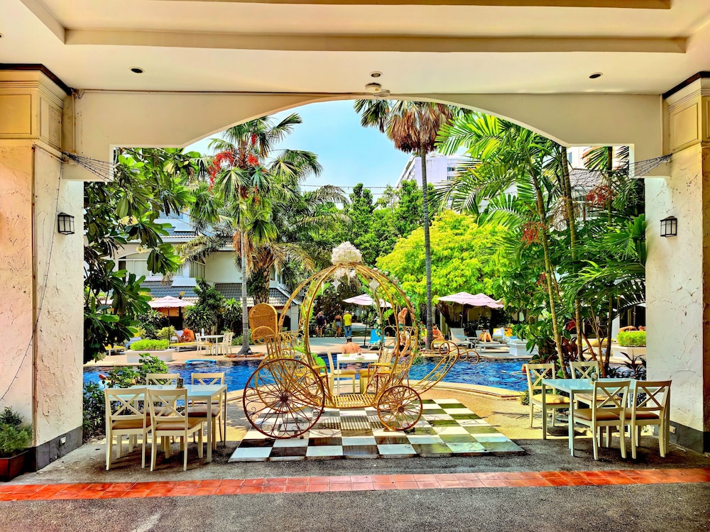 Pooh Beach Resort and Spa 47/57