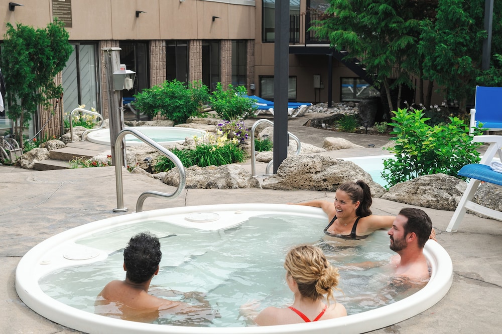 BLUE MOUNTAIN INN 18/50