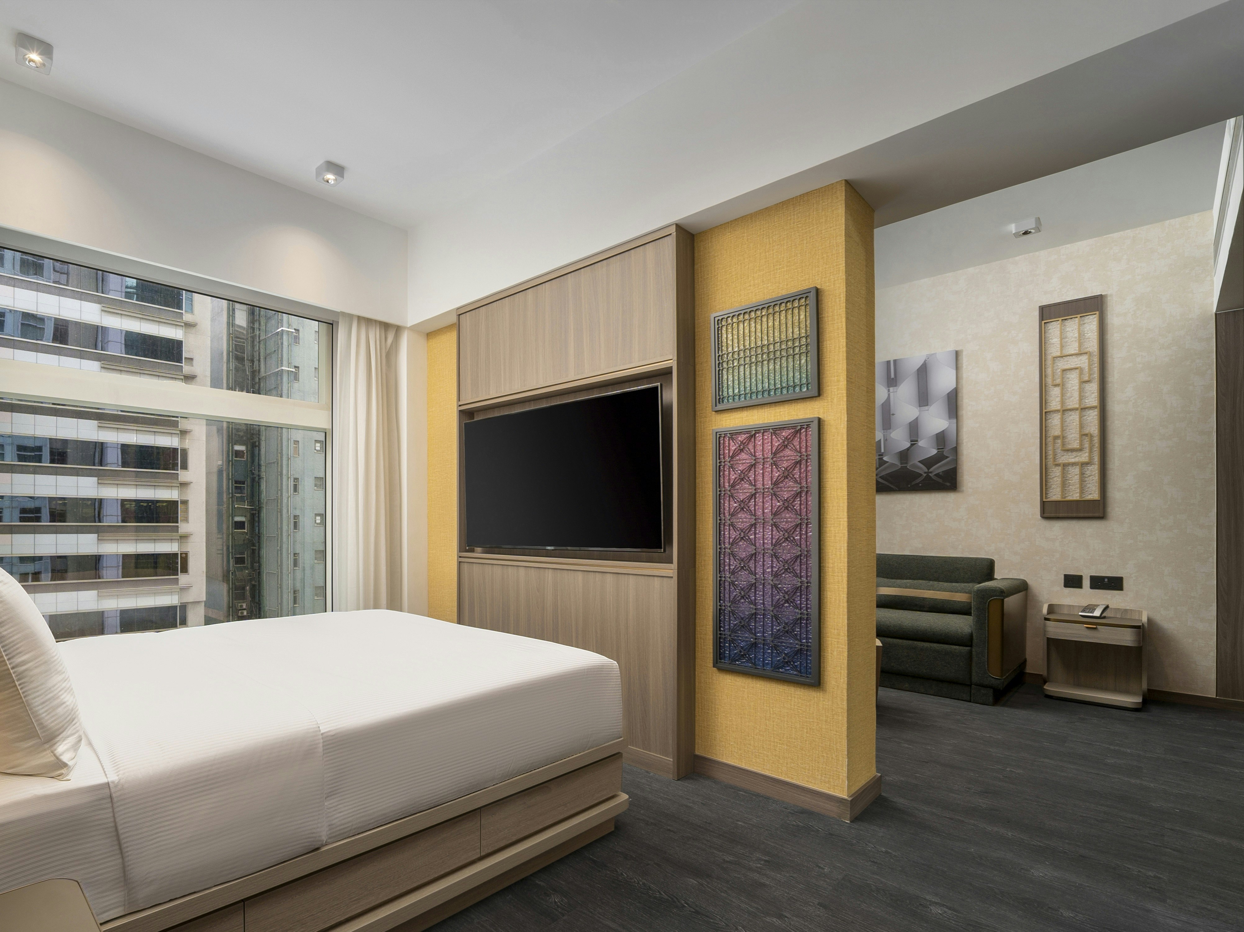 ROOM, QUEEN BED, SOFA