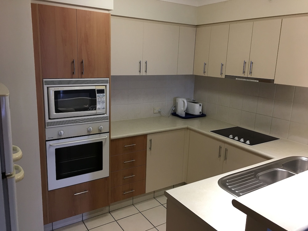 Bel Air on Broadbeach 10/50
