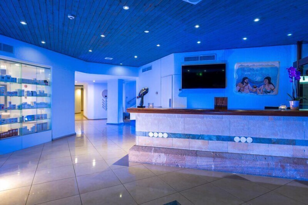 Coral Beach Hotel and Resort 19/95