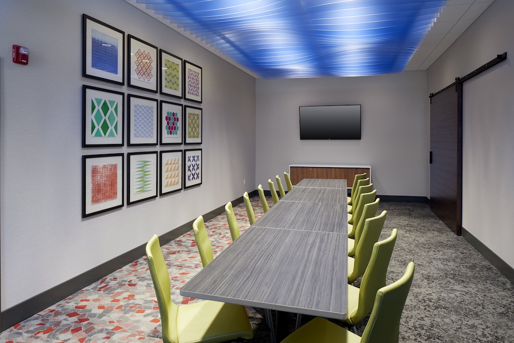 Holiday Inn Express Suites Cincinnati North Liberty Way 38/39
