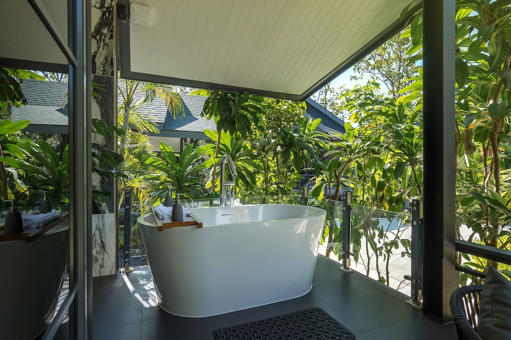 Loy Chalet 24/36