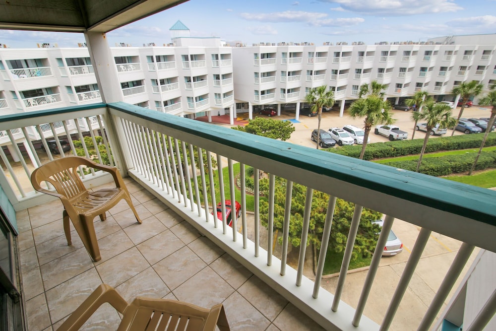 Casa Del Mar Beachfront Suites 5/82
