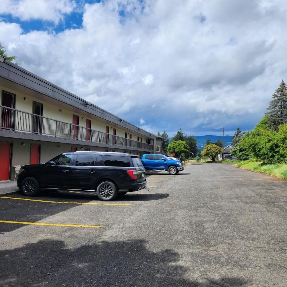 Columbia Gorge Inn 48/57