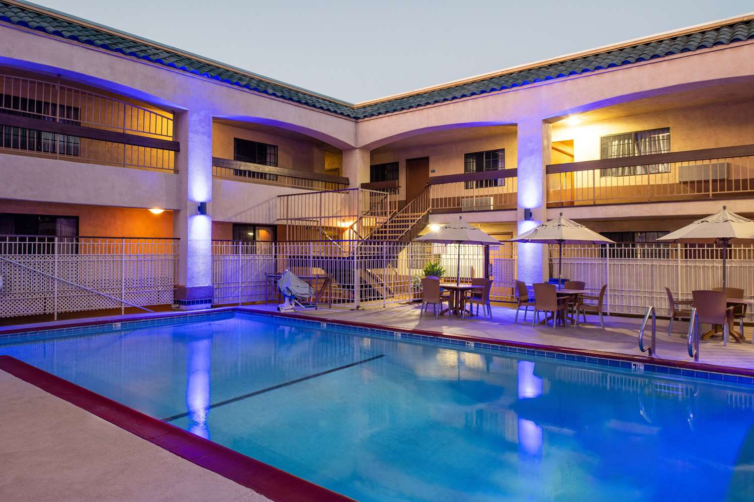 Days Inn & Suites By Wyndham Artesia 22/37