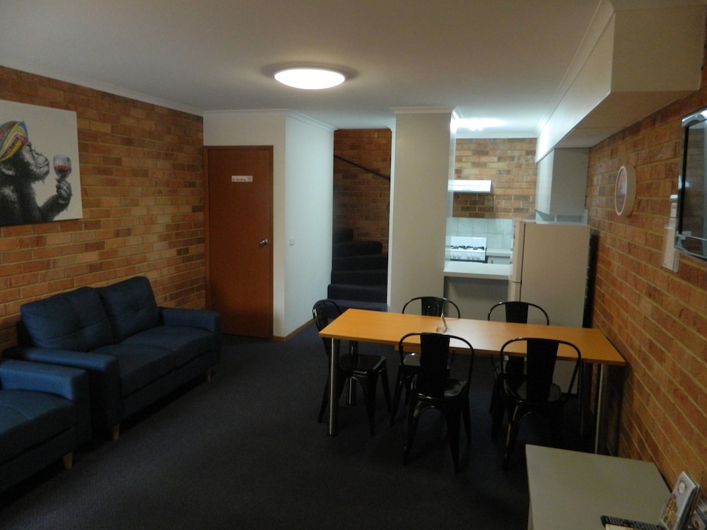 Werribee Motel & Apartments 41/63
