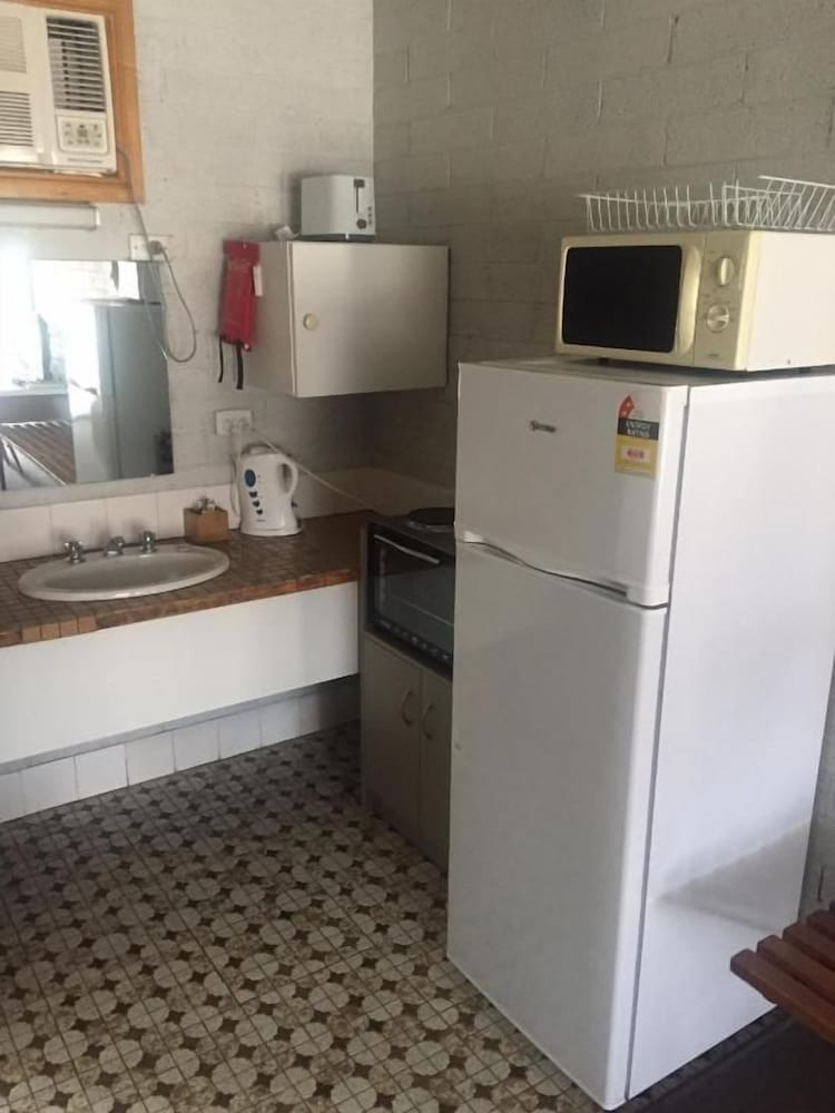 Thomas Lodge Motel 6/49