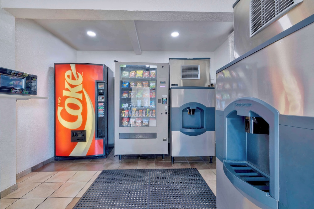 Motel6 Anaheim, CA - Fullerton East 12/59