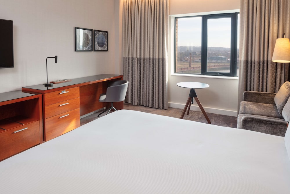 Hilton Belfast 14/75