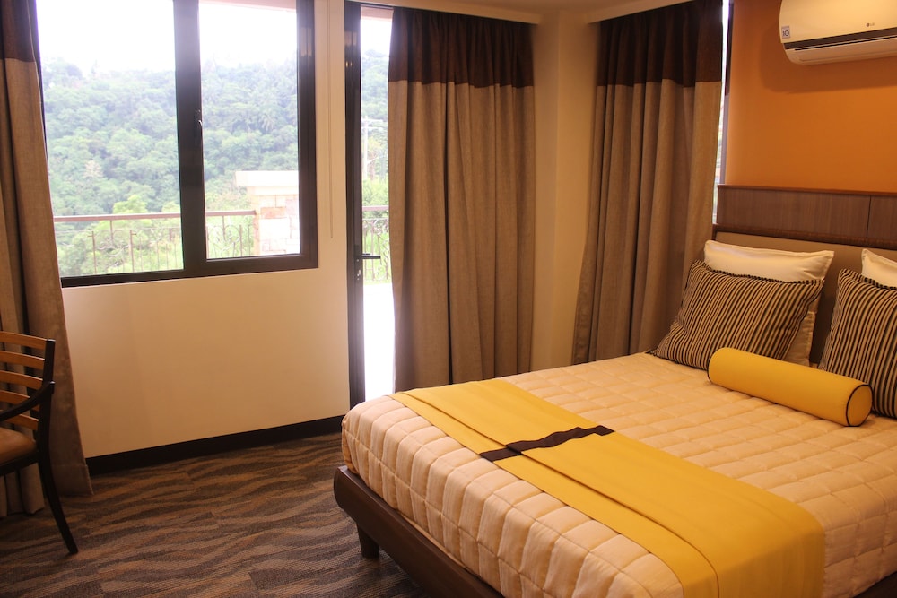 Splendido Tagaytay Hotel and Country Club 20/60