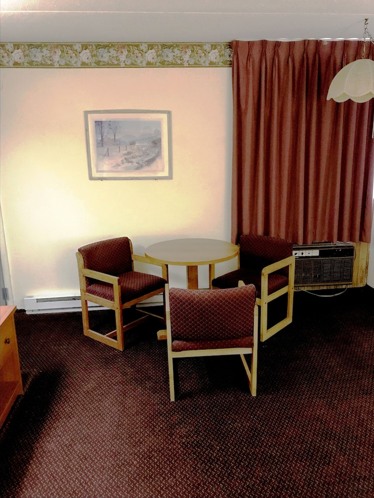 Adirondack Efficiencies Ex Econo Lodge Watertown 23/43