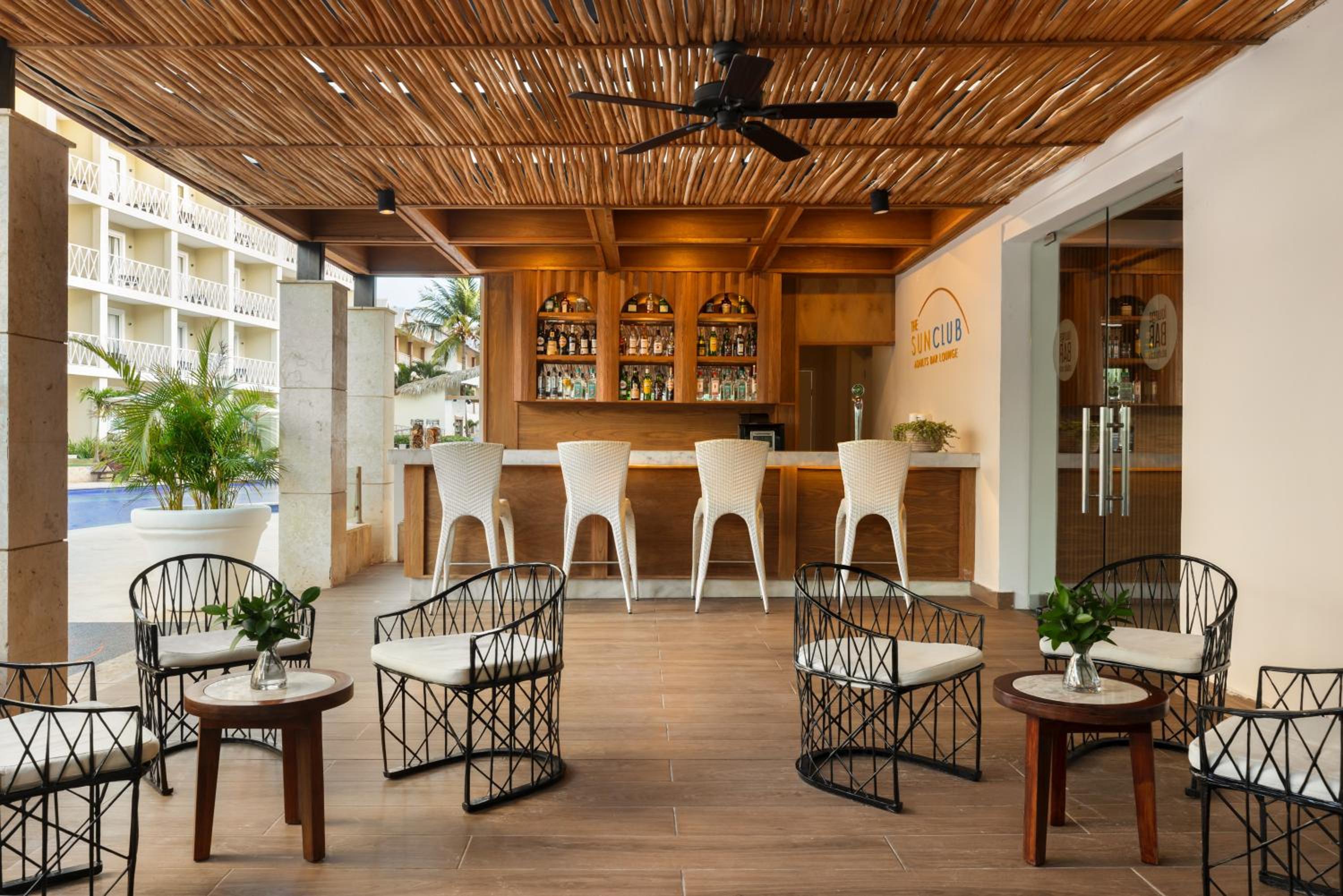 Sun Club, Superior, King Bed, Tropical View