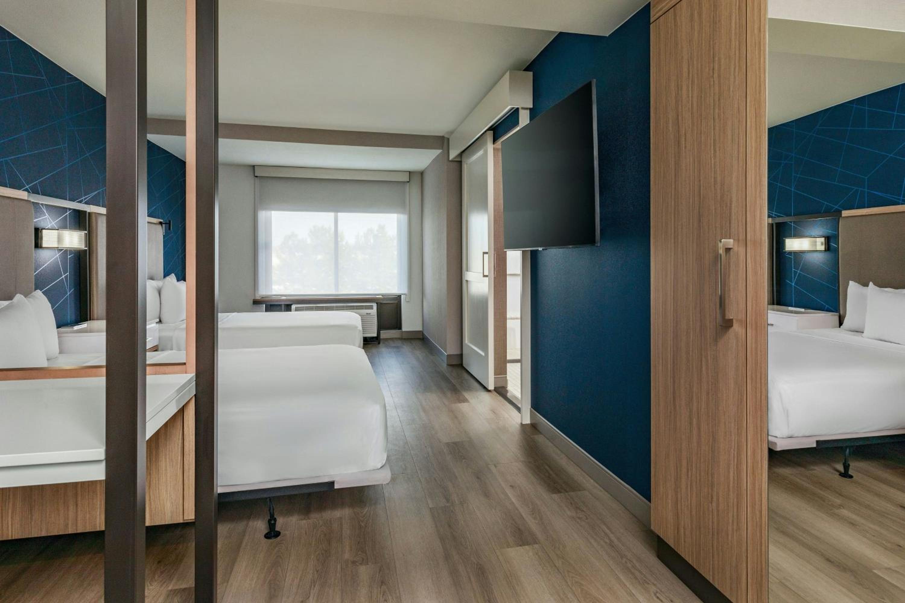جناح بسريرين مزدوجين مع أريكة لذوي الإعاقة، Springhill Suites Denver North Westminster 2/9
