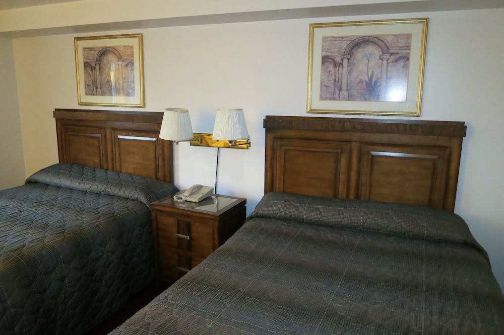 Bay City Motor Inn 8/67