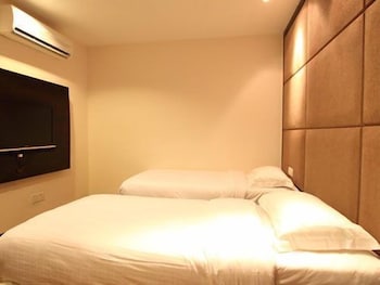 Country Hotel 14/44