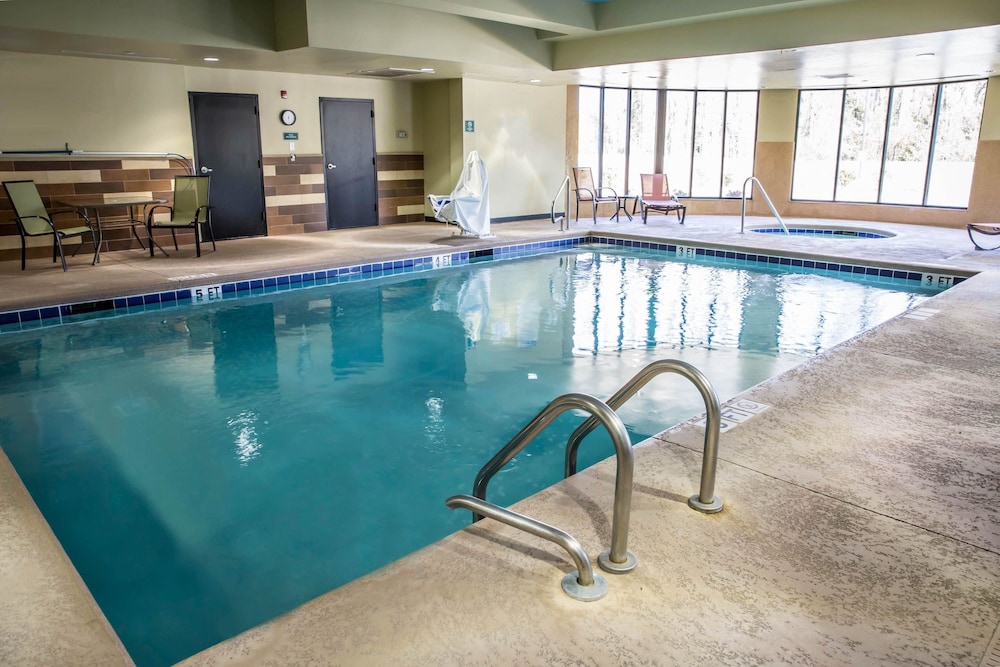 Comfort Suites New Bern near Cherry Point 7/65