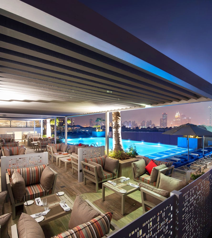 Grand Cosmopolitan Hotel 43/73