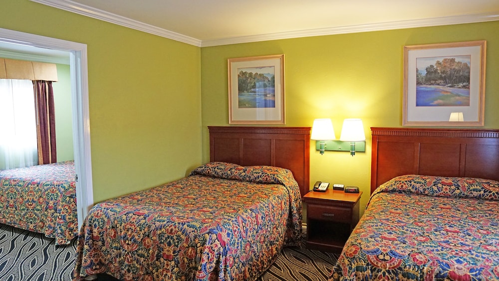 Redondo Inn and Suites 11/48