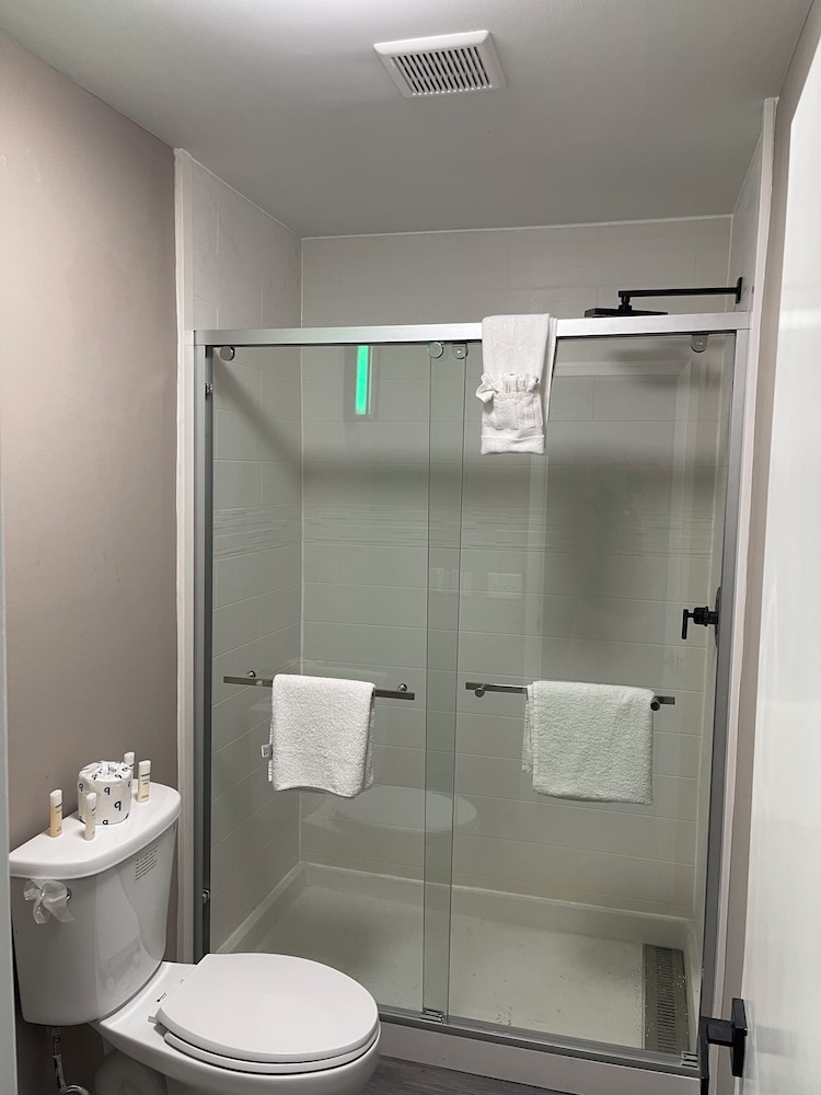 Luxor Inn & Suites 52/52