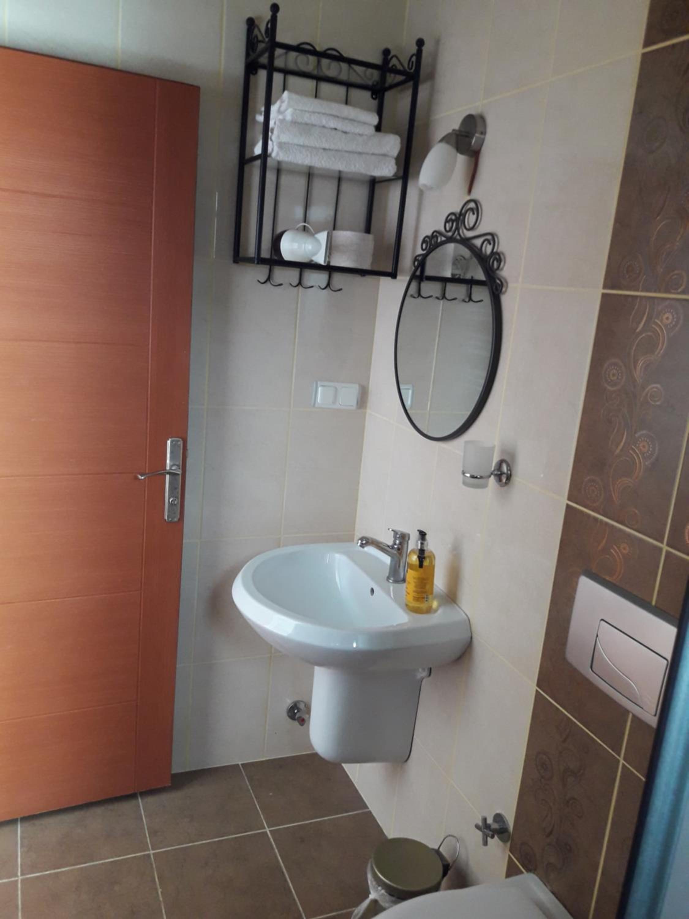Sapphire Hotel 49/50