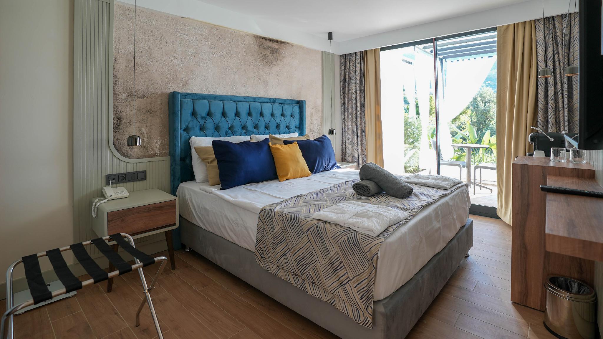 Room, Double Bed, Adult Only, Pool Access