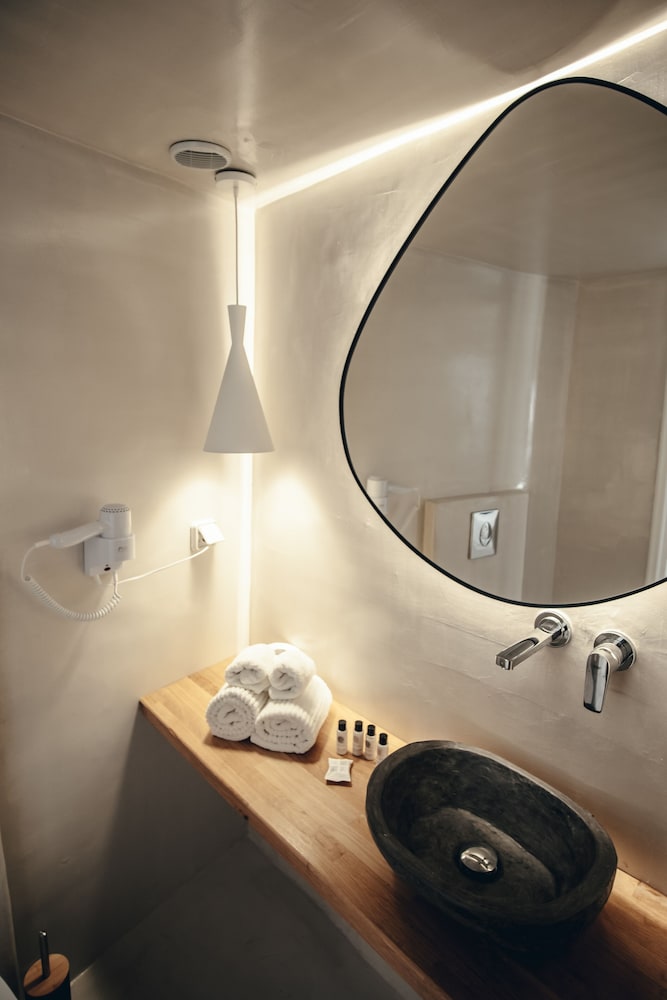 Oia Memories Suites 9/16