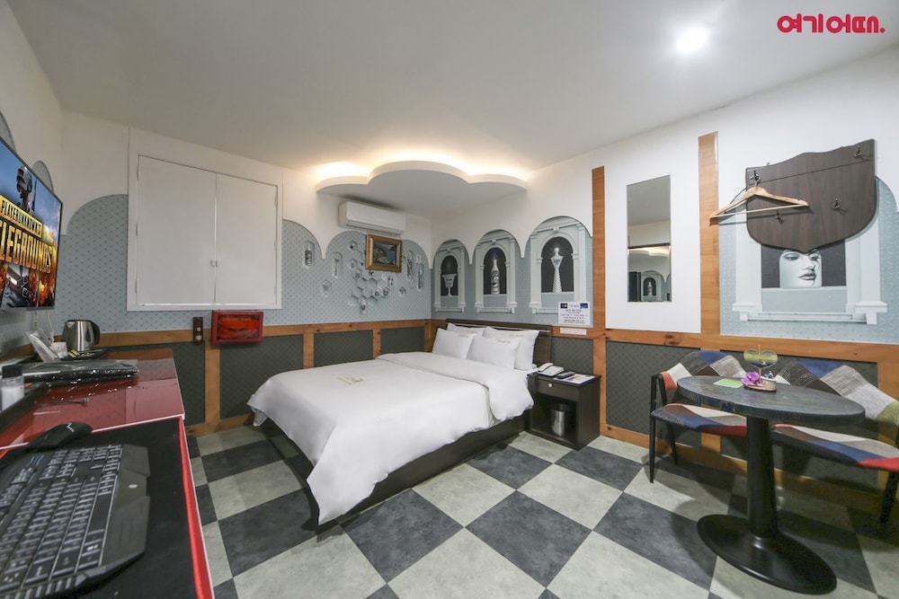 Sky Motel 22/31