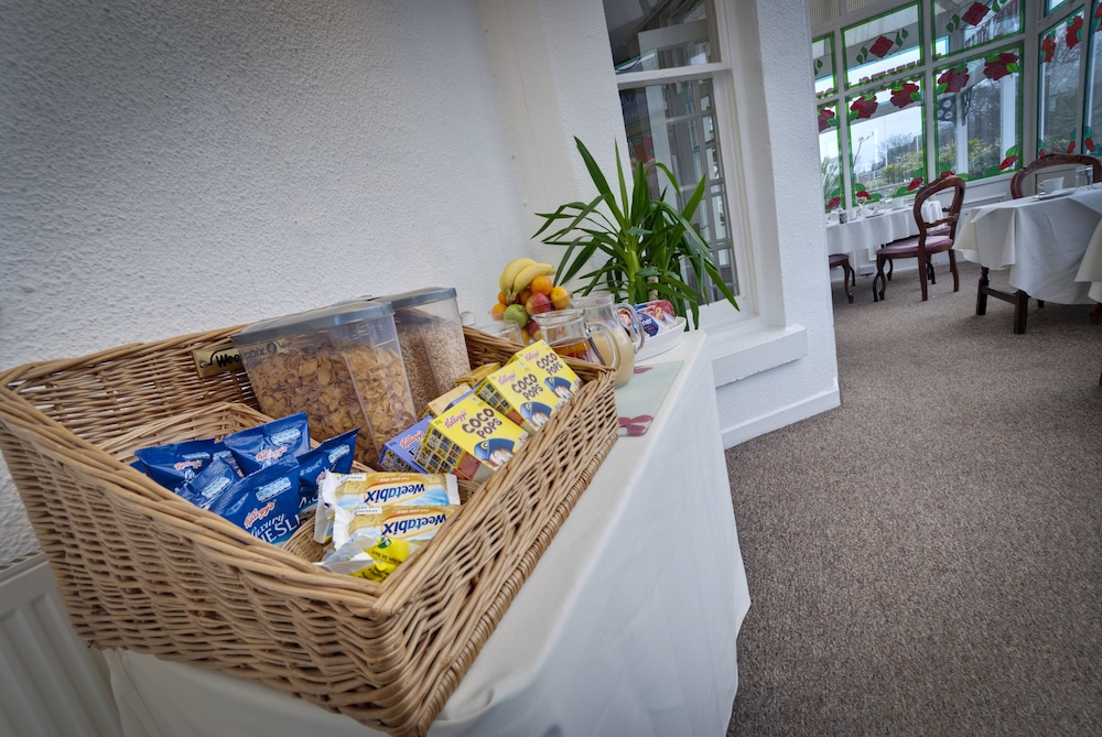 Dukes Folly Hotel 4/49