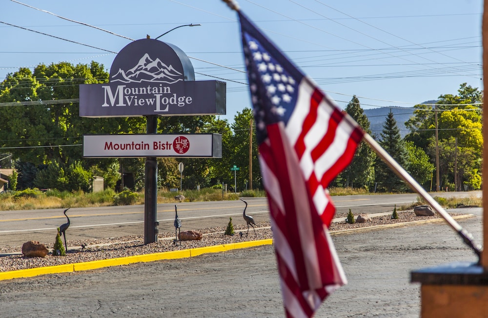 Mountain View Lodge 57/61