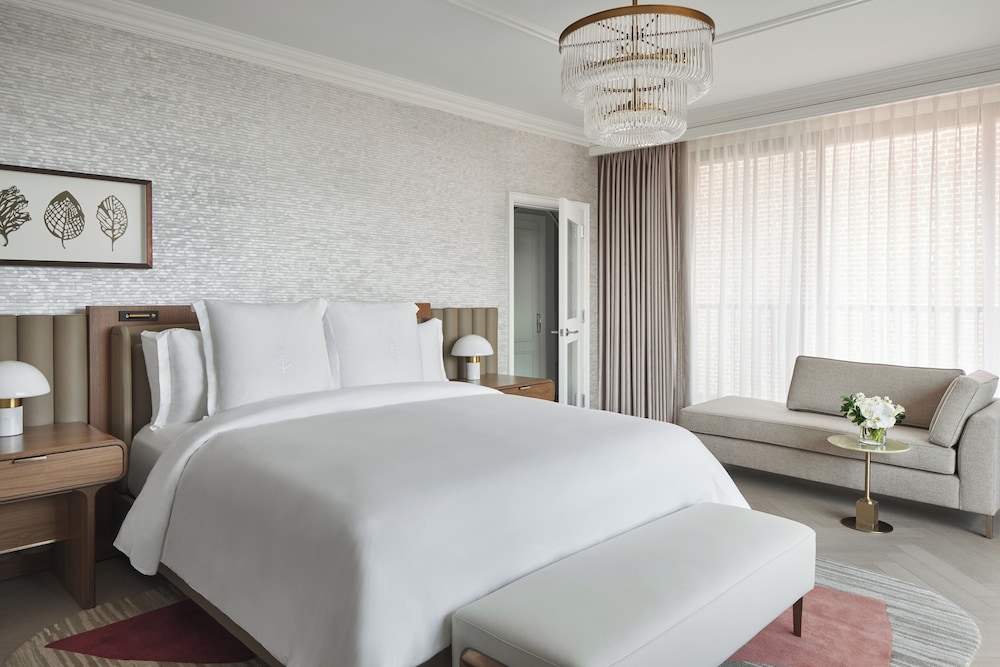 Suite, King Bed