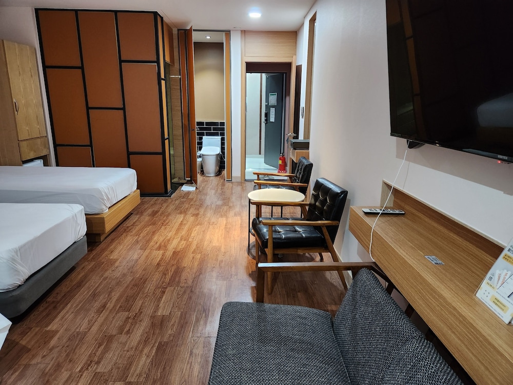 Central Plaza Hotel 27/50
