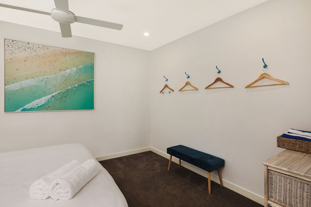 ELEMENT ON COOLUM BEACH 24/75