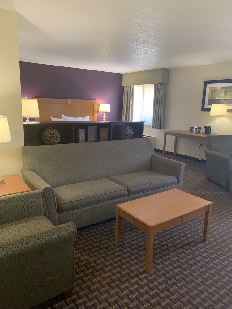 Ramada by Wyndham Marquette 35/59