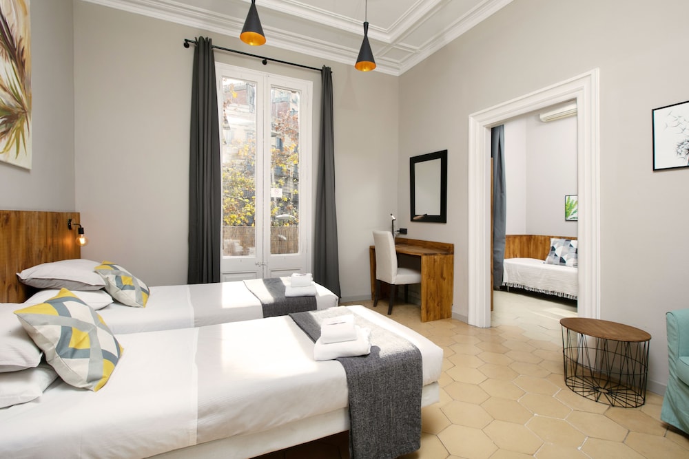 Jardinets Guest House 31/59