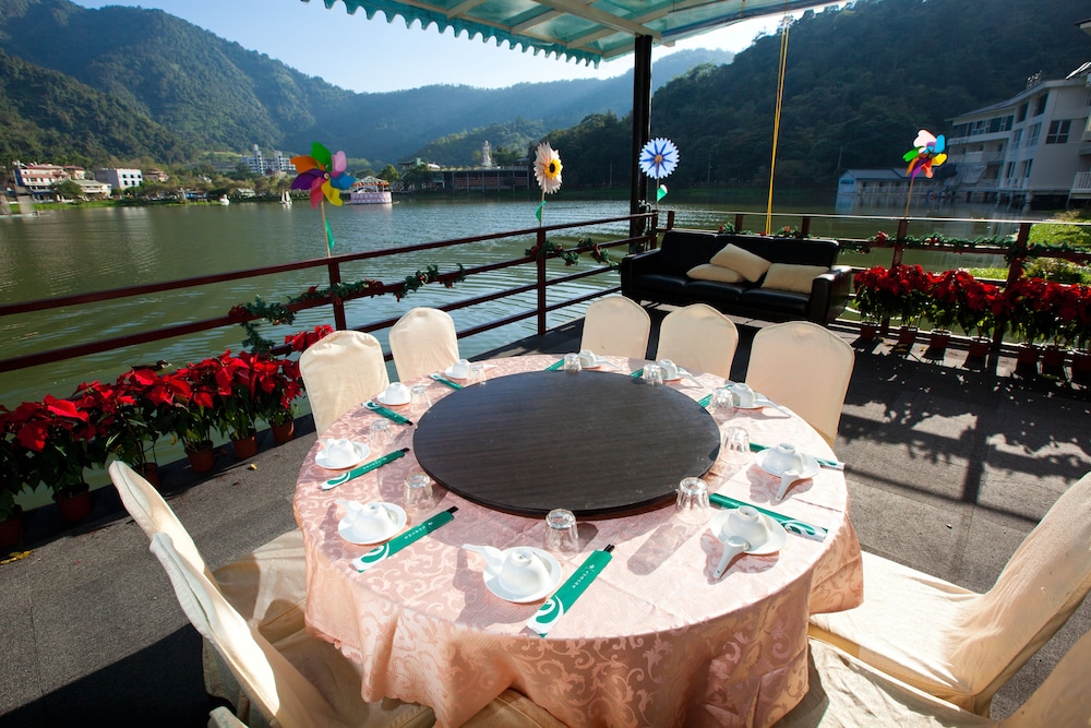 Lakeside Resort Hotel 31/50