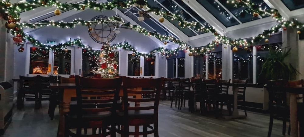 The Riverside Inn 32/49