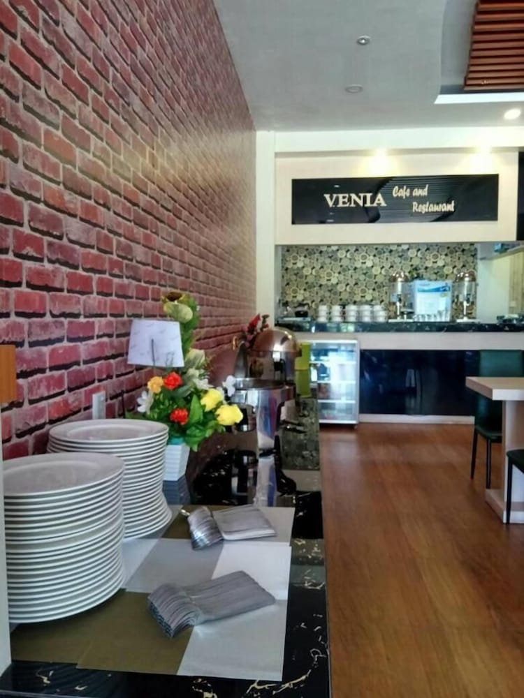 Venia Hotel 35/45