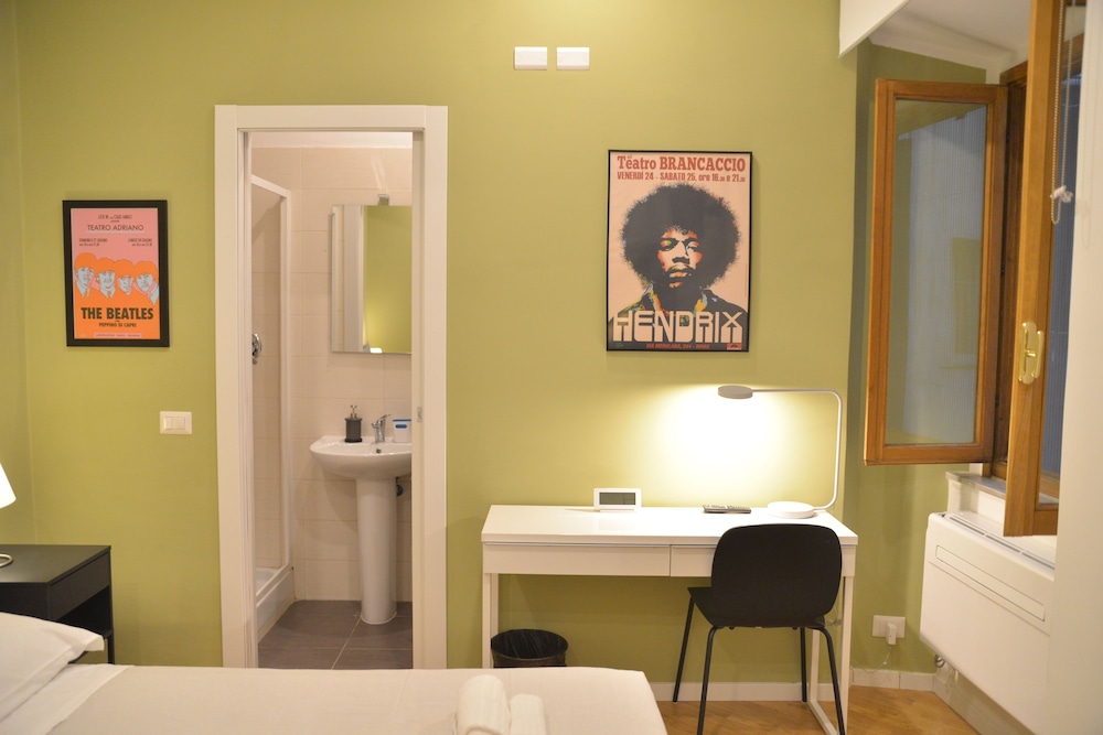 All You Need Is Rome Guesthouse 50/50