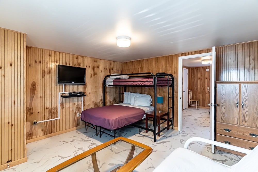 Boardwalk Sand & Surf Inn Oceanfront 42/55
