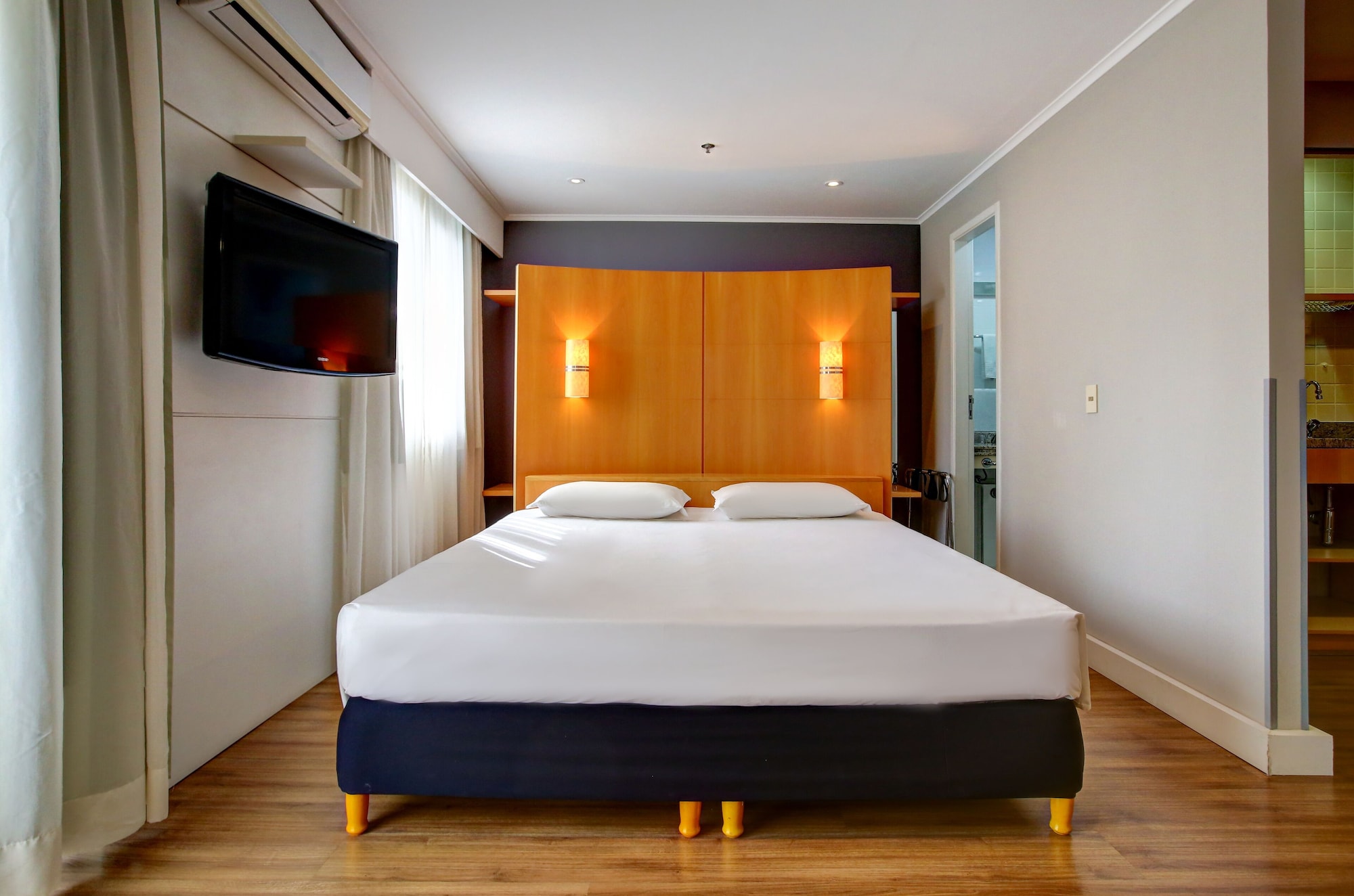 DELUXE, DOUBLE BED