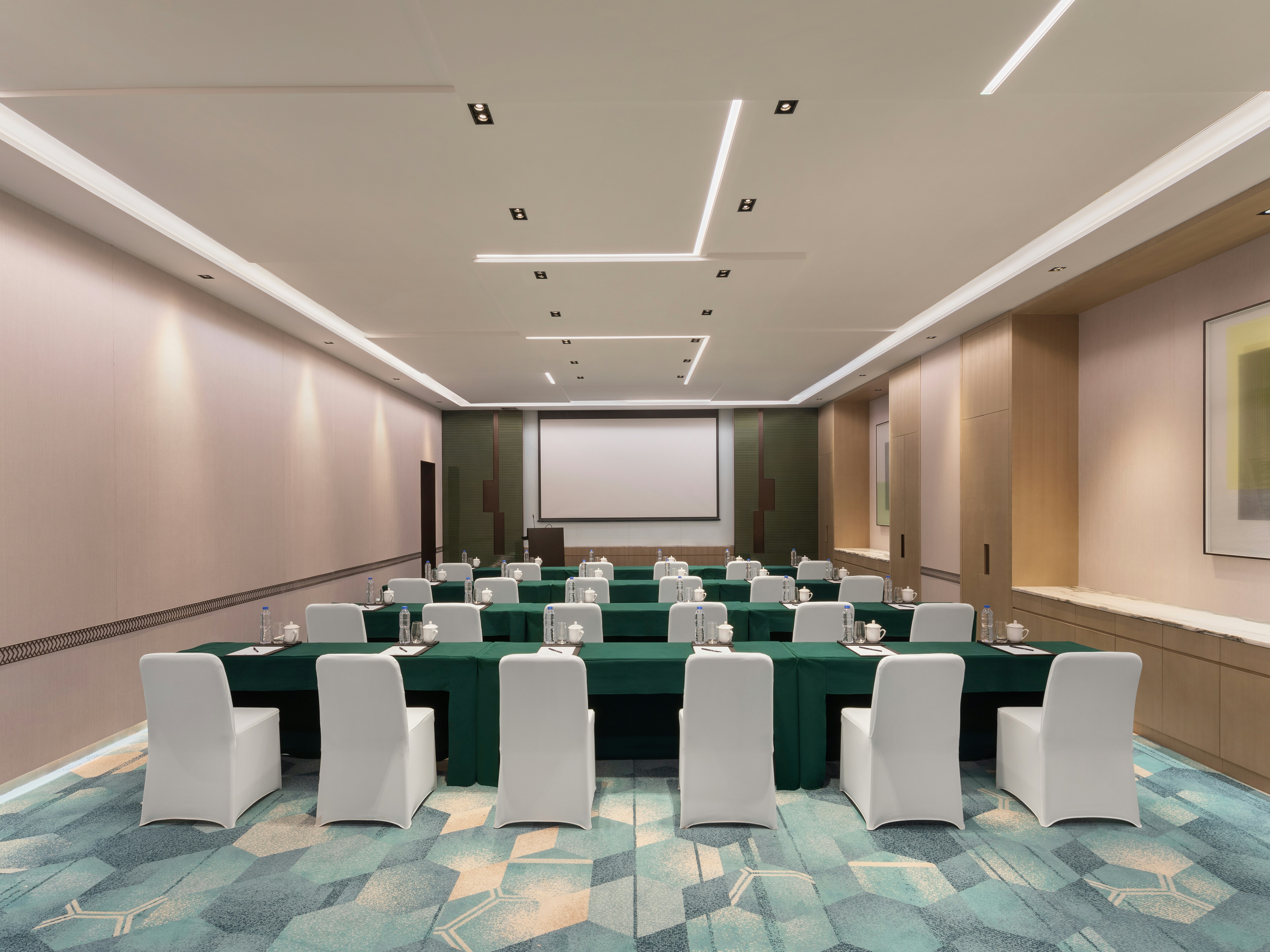 DoubleTree by Hilton Kunming Airport 24/34