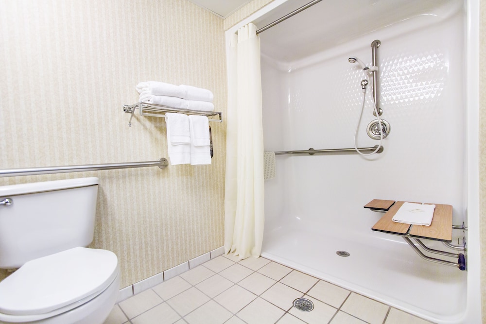 Comfort Inn and Suites Branson Meadows 17/44