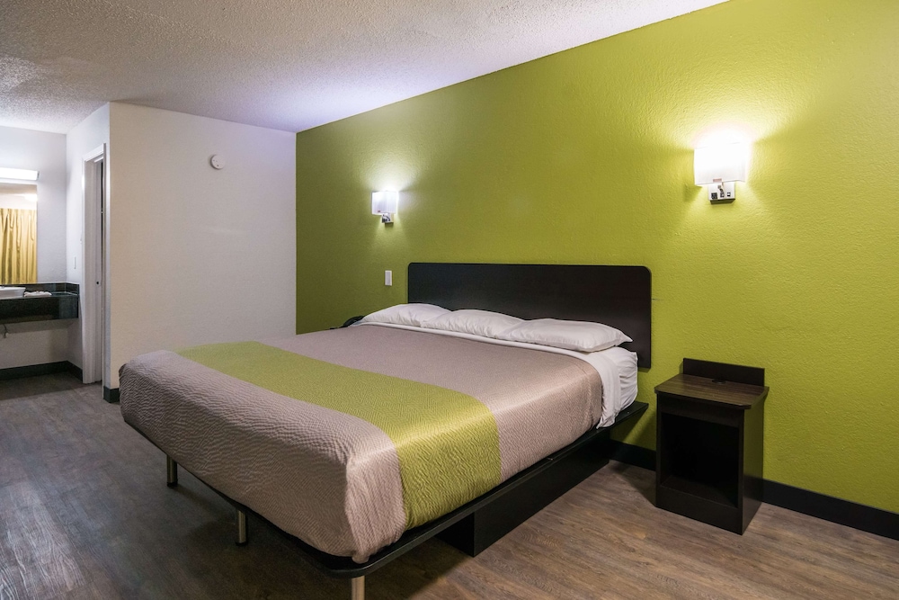 Motel6 Irving, TX - Loop 12 photo5