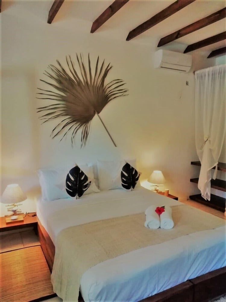 Bliss Praslin Seychelles 7/68
