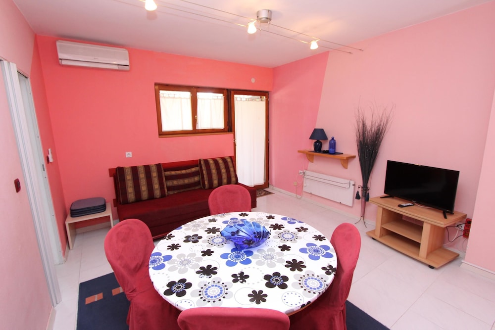 APARTMENTS LORA 43/66